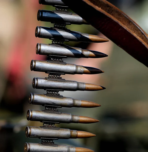 Metall Clip Gürtel Mit Maschinengewehrmunition — Stockfoto