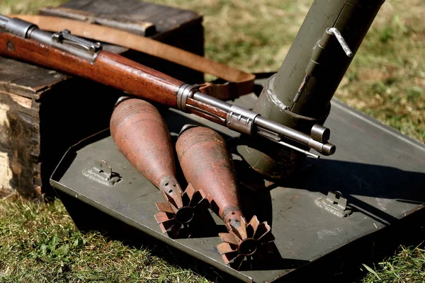 모르타르 Mortar 일반적으로 단순하고 가볍고 수있는 입으로 수있는 부드러운 관으로 — 스톡 사진