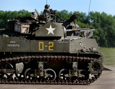 M3 Stuart (resmi adı Light Tank, M3), II. Gelişmiş bir sürüm M5 olarak hizmete girdi. Amerika 'nın savaşa girmesinden önce İngiliz ve diğer Bağımsız Devletler güçlerine kiralandı..