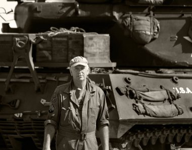 M4American Sherman tankının mürettebatı gibi giyinmiş oyuncu. İkinci Dünya Savaşı.