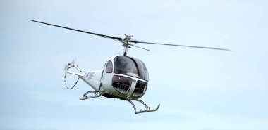 Bell 47, Bell Helicopter tarafından üretilen tek motorlu hafif helikopterdir. Üçüncü Bell 30 prototipi, Arthur M. Young tarafından tasarlanan ilk helikopterdi.. 