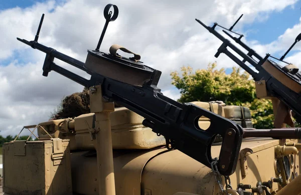 Vickers K makineli tüfeği, Vickers Gaz İşletilen veya Tüfek, Makine, Vickers G.O. İngiliz servisinde 303 inç, Vickers-Armstrongs tarafından geliştirilen ve uçaklarda kullanılmak üzere üretilen bir makineli tüfektir..