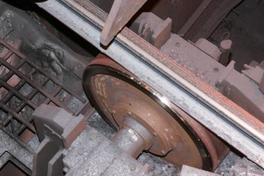 İngiltere 'de yüksek kaliteli demiryolu üretimi. Ayrıntılı kalite denetim prosedürlerinden geçen entegre çelik fabrikalarından sıcak rulo parça.