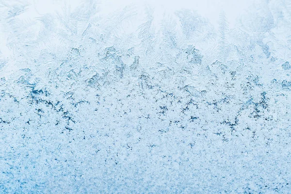 Frostiges Winterfenster Mit Schneeflocken lizenzfreie Stockfotos