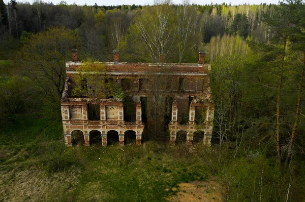 Verlassenes Anwesen Wald — Stockfoto