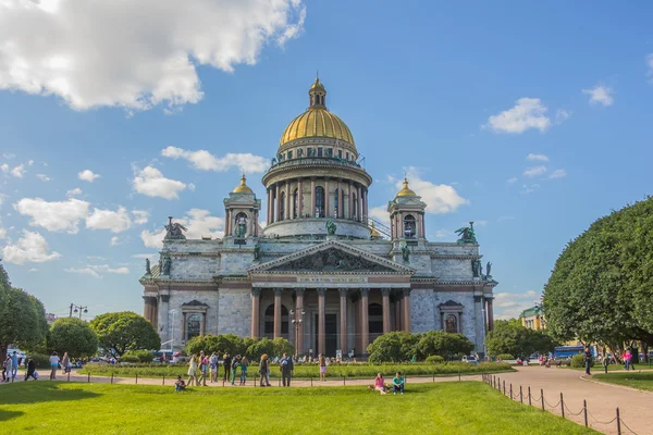 SAINT-PETERSBURG, RÚSSIA - 15 de junho de 2014: Vista de São Isaac — Fotografia de Stock