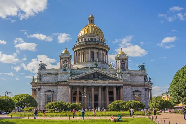 SAINT-PETERSBURG, RÚSSIA - 15 de junho de 2014: Vista de São Isaac — Fotografia de Stock