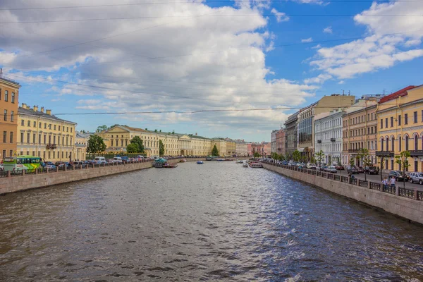 Hermoso canal en San Petersburgo — Foto de Stock