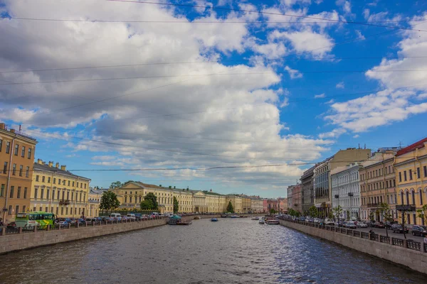 Hermoso canal en San Petersburgo — Foto de Stock