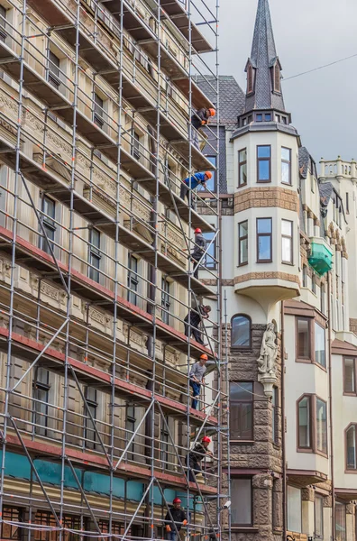 RIGA, LATVIA - JUNE 26, 2014. Reconstruction of building in the — Stock Photo, Image