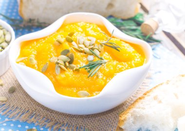 Kavrulmuş kabak tohumu ile