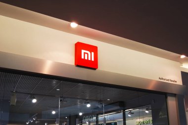 Kyiv, Ukrayna, 09 / 24 / 2019. Xiaomi mağazasında büyük bir alışveriş merkezinde Xiaomi logosu var.