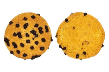 Ev yapımı çikolatalı kurabiyelerin önü ve arkası. beyaz arkaplanda izole