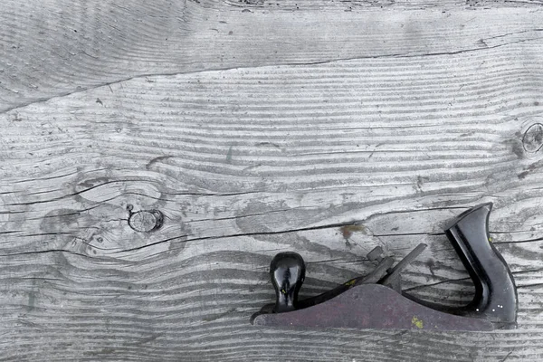 Oud Gereedschap Een Metalen Schaafmachine Ligt Een Houten Tafel Werktuig — Stockfoto