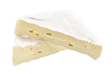 Beyaz arka planda yalıtılmış peynirli krema. Yukardan yenebilir beyaz küf manzaralı yumuşak peynir. Kesme yolu.