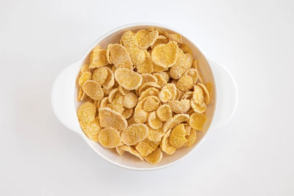 白底碗中的玉米片 玉米片盘 健康早餐的概念 玉米片在杯子周围破碎 — 图库照片