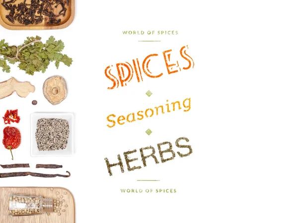 farklı baharatlar ve otlar beyaz zemin üzerinde. Üstten Görünüm