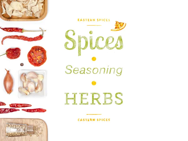 farklı baharatlar ve otlar beyaz zemin üzerinde. Üstten Görünüm