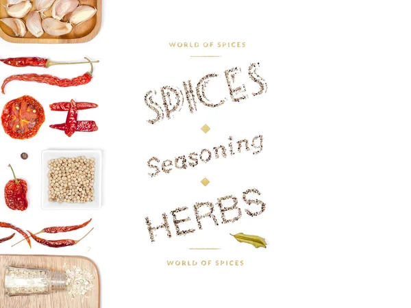 farklı baharatlar ve otlar beyaz zemin üzerinde. Üstten Görünüm