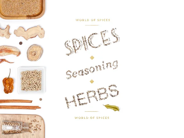 farklı baharatlar ve otlar beyaz zemin üzerinde. Üstten Görünüm