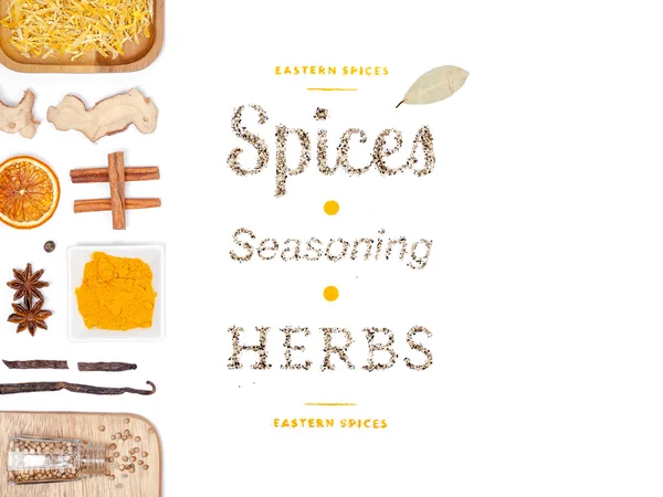 farklı baharatlar ve otlar beyaz zemin üzerinde. Üstten Görünüm