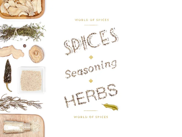 farklı baharatlar ve otlar beyaz zemin üzerinde. Üstten Görünüm