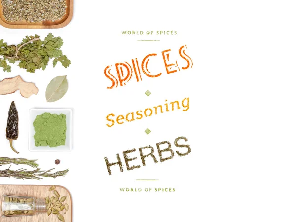 farklı baharatlar ve otlar beyaz zemin üzerinde. Üstten Görünüm