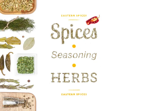 farklı baharatlar ve otlar beyaz zemin üzerinde. Üstten Görünüm