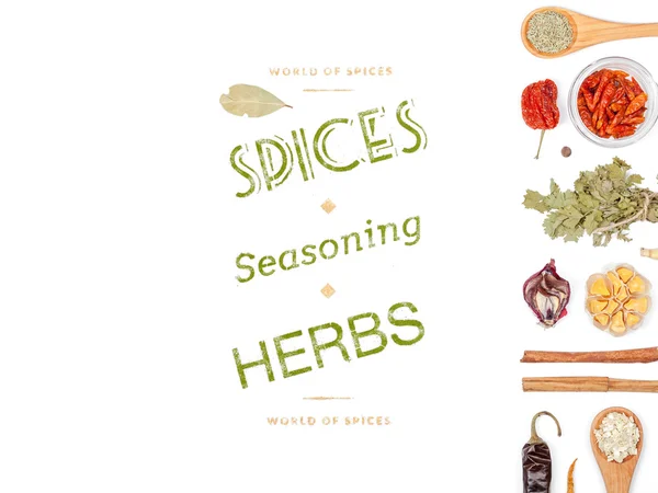 farklı baharatlar ve otlar beyaz zemin üzerinde. Üstten Görünüm