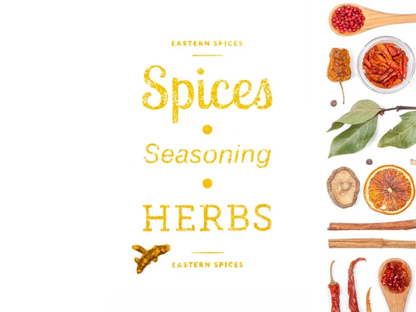 farklı baharatlar ve otlar beyaz zemin üzerinde. Üstten Görünüm