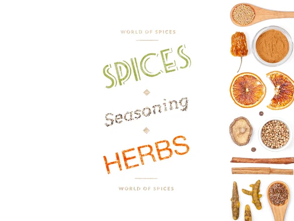 farklı baharatlar ve otlar beyaz zemin üzerinde. Üstten Görünüm