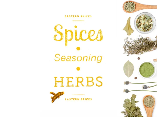 farklı baharatlar ve otlar beyaz zemin üzerinde. Üstten Görünüm