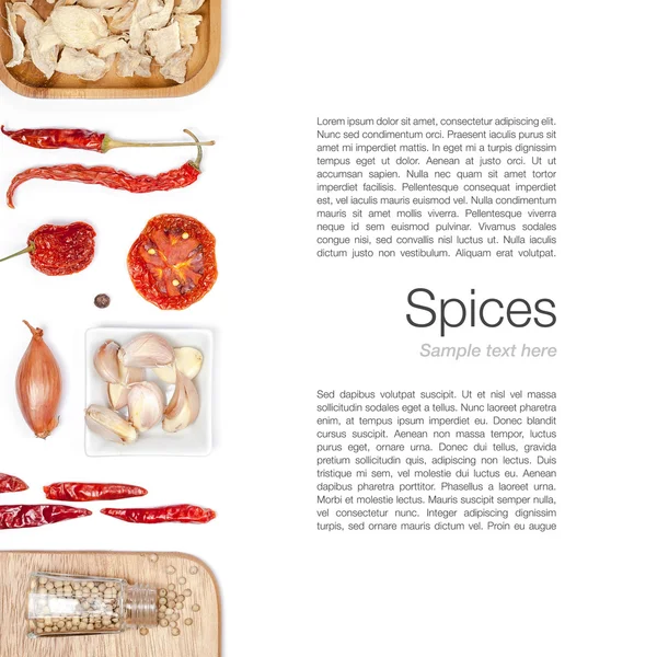 farklı baharatlar ve otlar beyaz zemin üzerinde. Üstten Görünüm