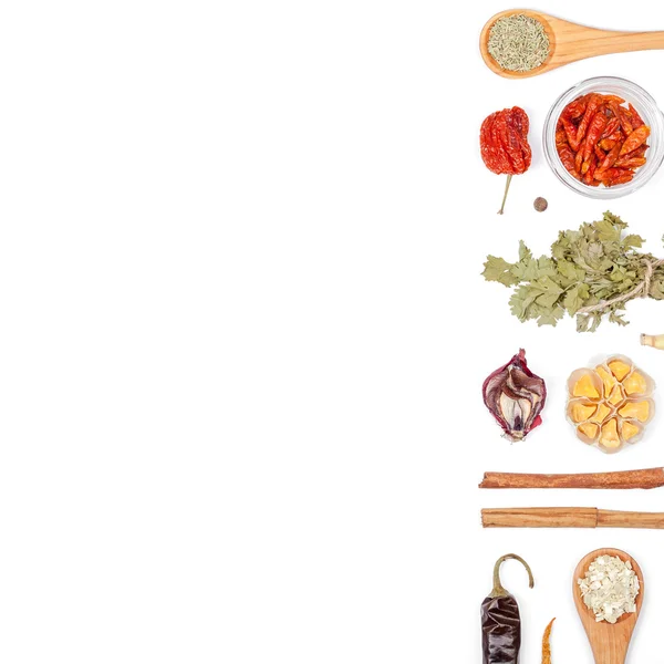Olika kryddor och örter på vit bakgrund. ovanifrån — Stockfoto