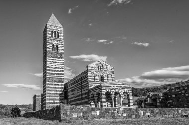 Saccargia - Sardunya - Ital Basilica Holy Trinity manzaraya