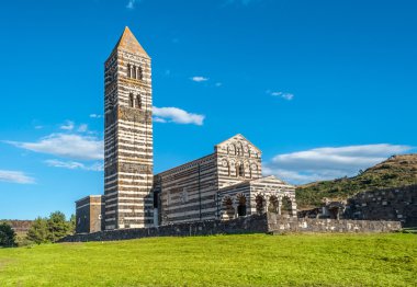 Saccargia - Sardunya - Ital Basilica Holy Trinity manzaraya