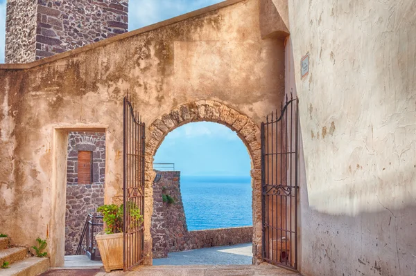 Os becos bonitos de castelsardo cidade velha — Fotografia de Stock