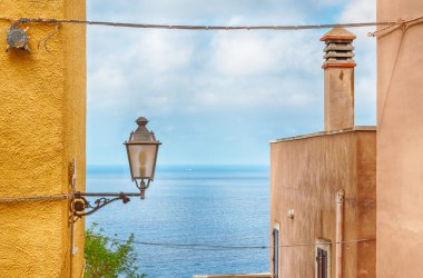 castelsardo eski şehrin güzel sokak