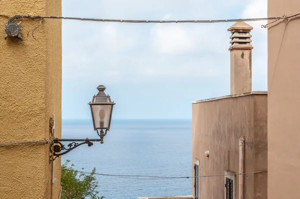 La belle ruelle de la vieille ville de Castelsardo — Photo