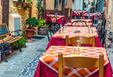 castelsardo eski şehrin güzel sokak