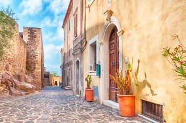 castelsardo eski şehrin güzel sokak
