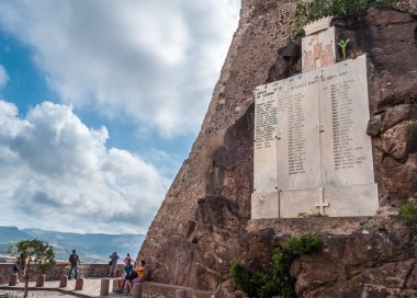 İkinci Dünya Savaşı Hatıra plak Castelsardo sokakta