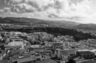 Yukarıdan Castelsardo kare siyah beyaz görünümü
