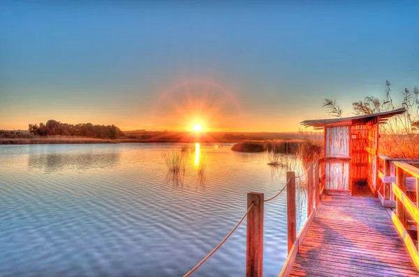 Sonnenuntergang am Teich in Sardinen — Stockfoto