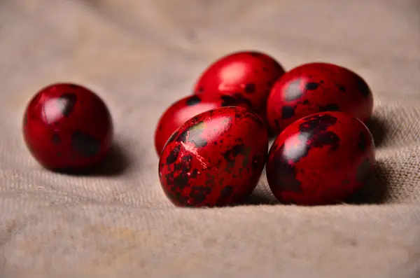 Red  quail eggs on the table — Stock Photo, Image