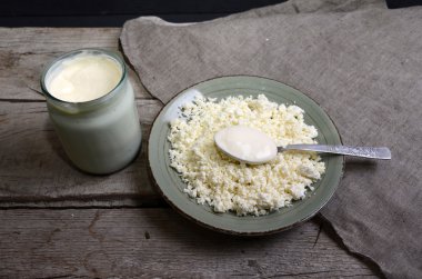 Organik tarım Cottage peynir, ekşi krema, tereyağı, peynir ve süt