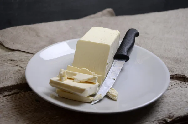 Du beurre. Beurre frais sur la table — Photo