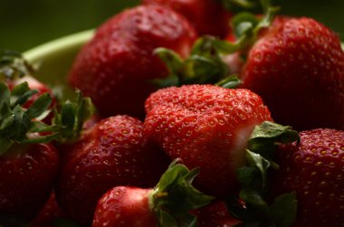 Çilek - Çilek tam frame.background, birçok kırmızı olgun çilek. Gıda arka plan