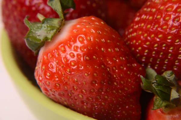 La fresa - el marco completo.el fondo de las fresas, muchas fresas rojas maduras. antecedentes alimentarios — Foto de Stock