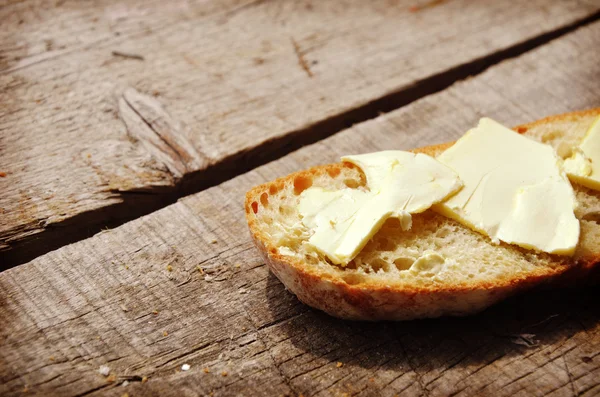 Свіжий хліб з маслом — стокове фото